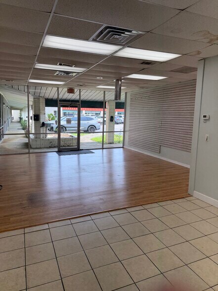More Photos Of 2522 Capital Cir NE, Tallahassee General Retail For Sale