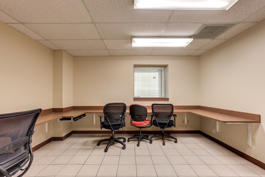 More Photos Of 3802-3806 Interstate 27, Lubbock Office For Sale