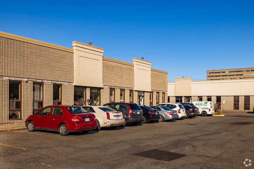 More Photos Of 373-451 Lebeau Boul, Saint-Laurent Industrial For Sale