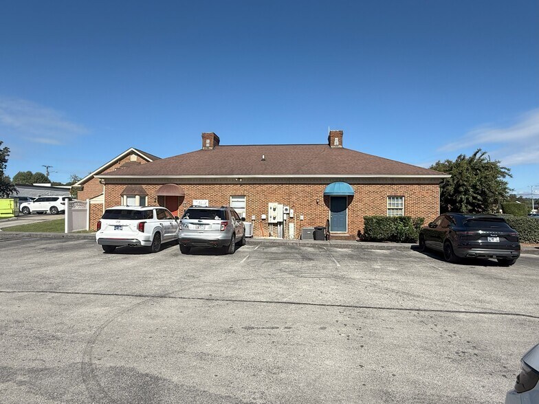 More Photos Of 2307 W Andrew Johnson Hwy, Morristown Storefront Retail Office For Lease