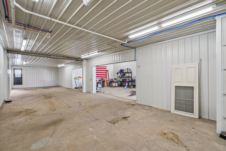 More Photos Of 106 1st Ave NW, Waukon Flex For Sale