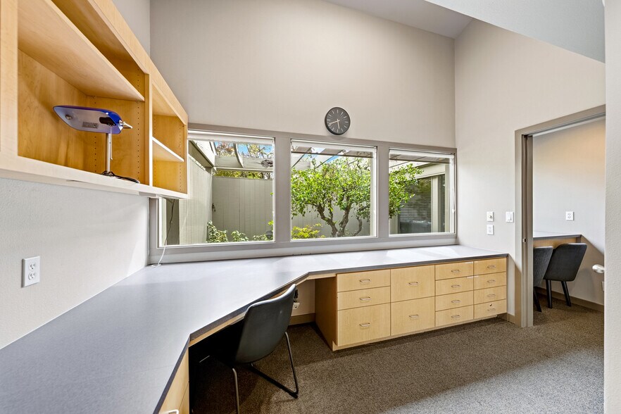 More Photos Of 537 Murphy Rd, Medford Medical For Lease