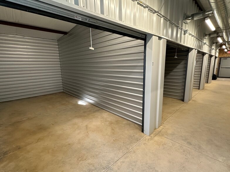 More Photos Of 147 N Pricetown Rd, Diamond Self Storage For Sale