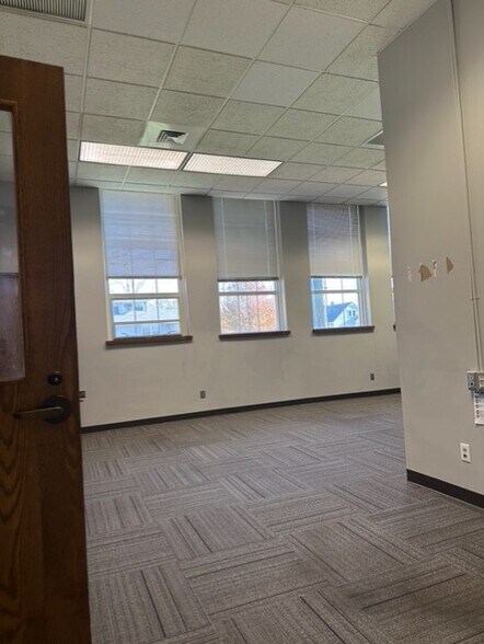 More Photos Of 200 E North St, Crown Point Office For Lease
