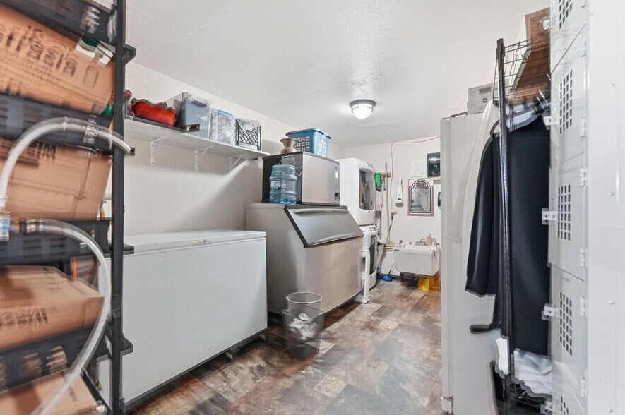 More Photos Of 691 S Main St W, Richmond Restaurant For Sale