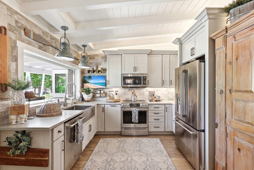 More Photos Of 840 Myrtle Ter, Naples Freestanding For Sale