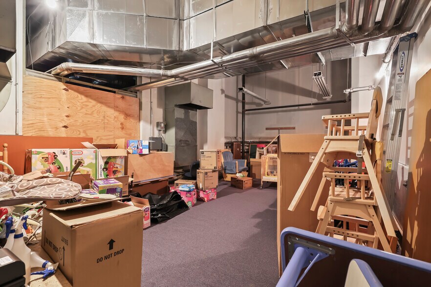 More Photos Of 1631 Main St, Niagara Falls Industrial For Sale