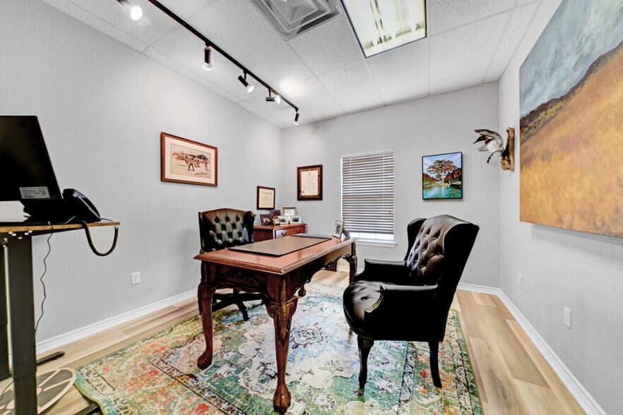 More Photos Of 1492 S Seguin Ave, New Braunfels Medical For Lease