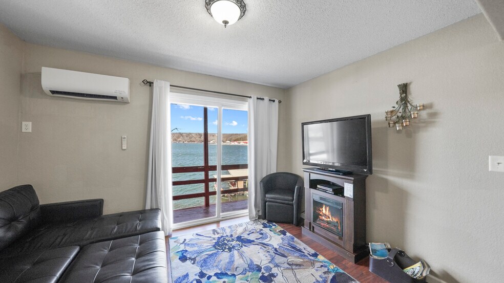 More Photos Of 91 Breeze Dr, Camdenton Hotel For Sale