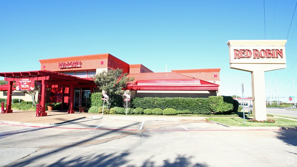 More Photos Of 1701 William D Tate Ave, Grapevine Restaurant For Sale