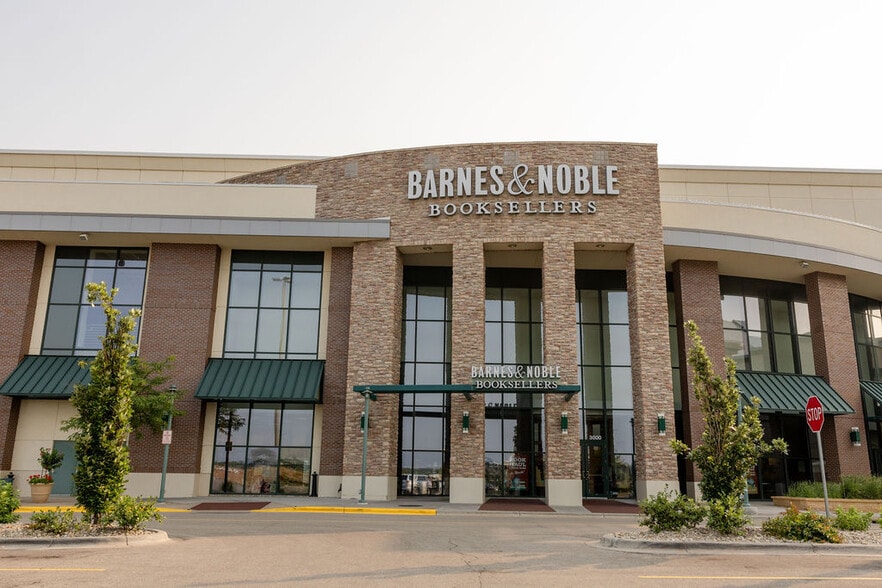 More Photos Of 8251 Flying Cloud Dr, Eden Prairie Unknown For Lease