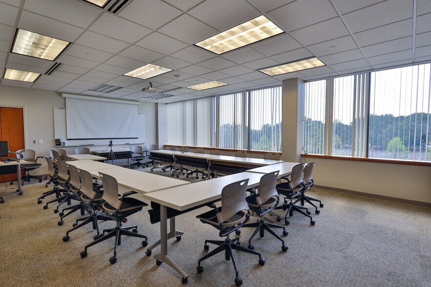 More Photos Of 1525 Valley Center Pky, Bethlehem Unknown For Lease