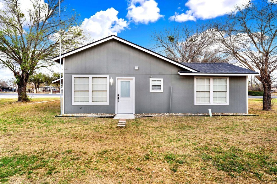 More Photos Of 285 San Antonio, Leming Multifamily For Sale