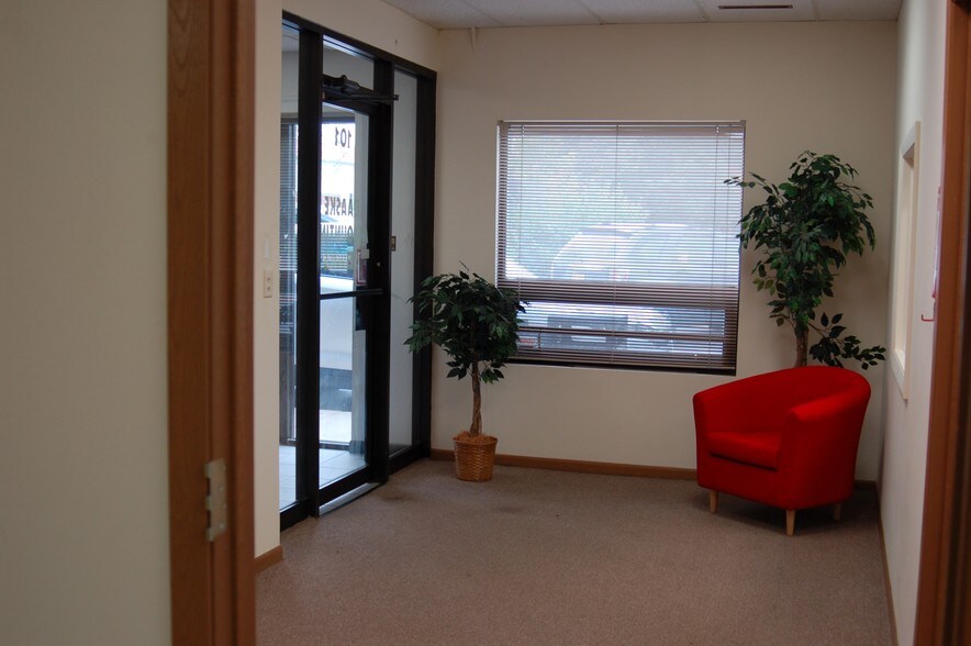 More Photos Of 400 N Schmidt Rd, Bolingbrook Office For Lease