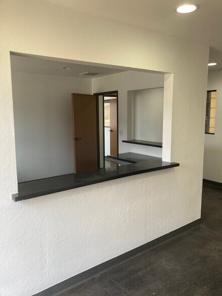 More Photos Of 14624 Metro Plaza Blvd, Edmond Warehouse For Lease