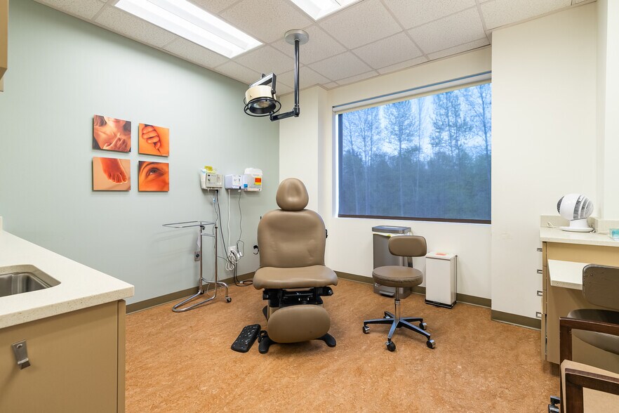 More Photos Of 905 Squalicum Way, Bellingham Flex For Sale