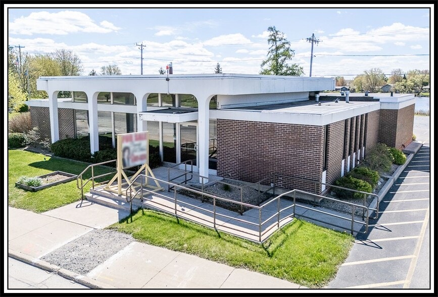 Primary Photo Of 132 E Main St, Hortonville Bank For Sale