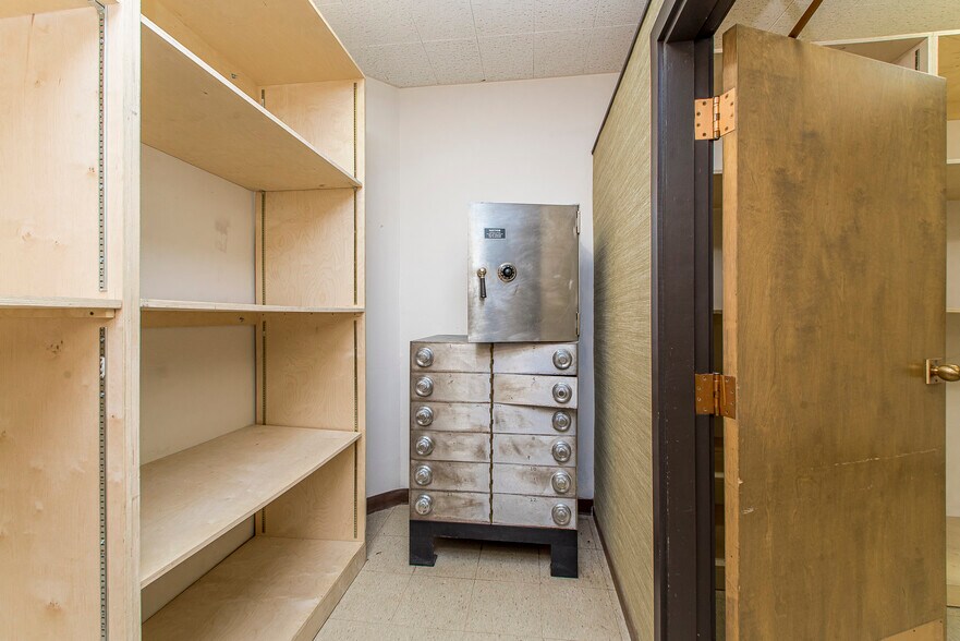 More Photos Of 724 Avenue F, Bogalusa Office For Sale