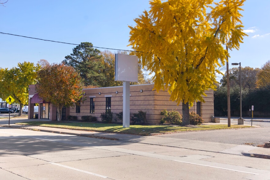 More Photos Of 1101 Azalea Ave, Richmond Bank For Sale