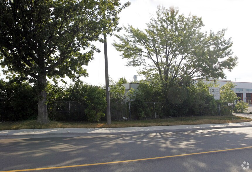 More Photos Of 3611 Erindale Station Rd, Mississauga Manufacturing For Sale