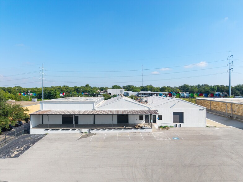 More Photos Of 3623-3625 E Vickery Blvd, Fort Worth Warehouse For Sale