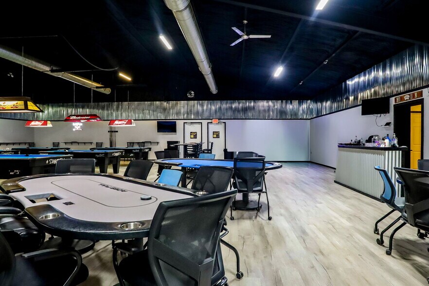 More Photos Of 2715 US Highway 69 N, Lufkin Bar For Sale