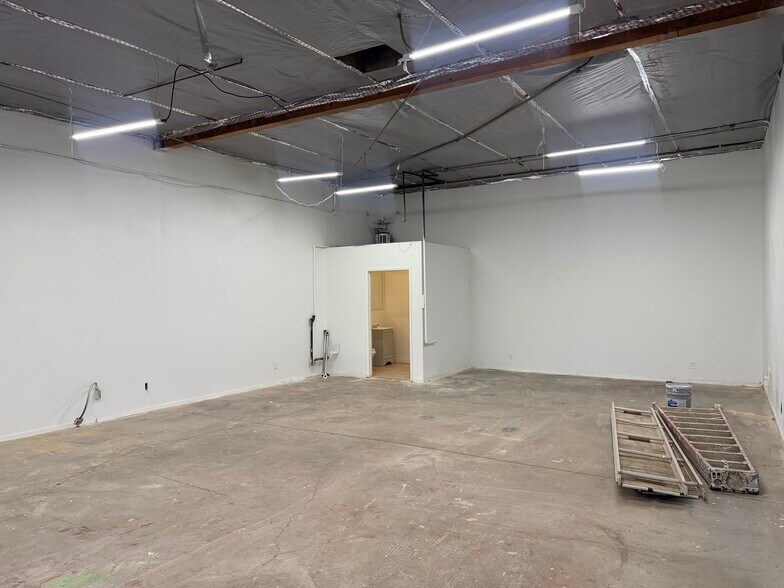 More Photos Of 3800 Niles St, Bakersfield General Retail For Lease