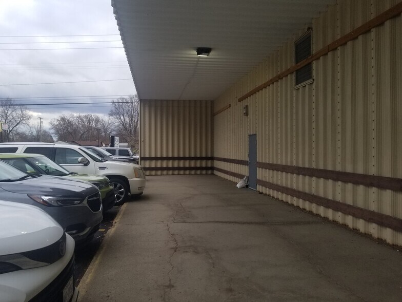 26960 Van Born Rd, Dearborn Heights, MI 48125 Warehouse For Sale