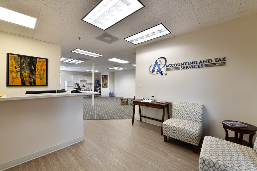 More Photos Of 301 E Bethany Home Rd, Phoenix Office For Sale