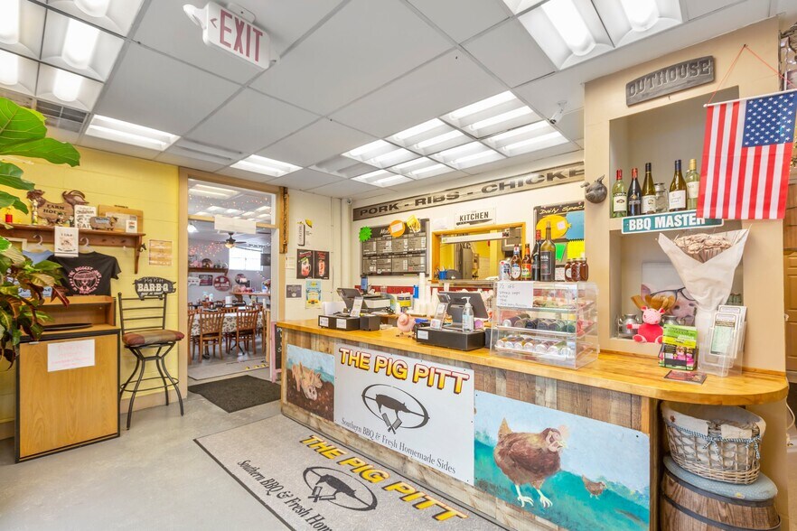 More Photos Of 1017 Sophia St, Fredericksburg Restaurant For Sale