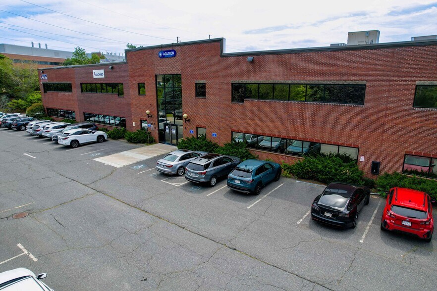 More Photos Of 15 Presidential Way, Woburn Light Distribution For Lease