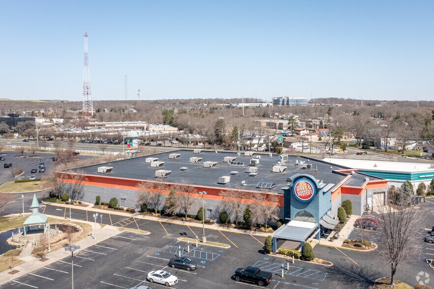 More Photos Of 1750 Veterans Memorial Hwy, Islandia Freestanding For Lease