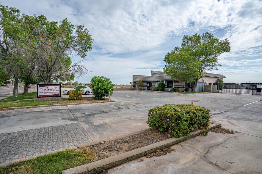 More Photos Of 39126-39130 3rd St E, Palmdale Service For Sale
