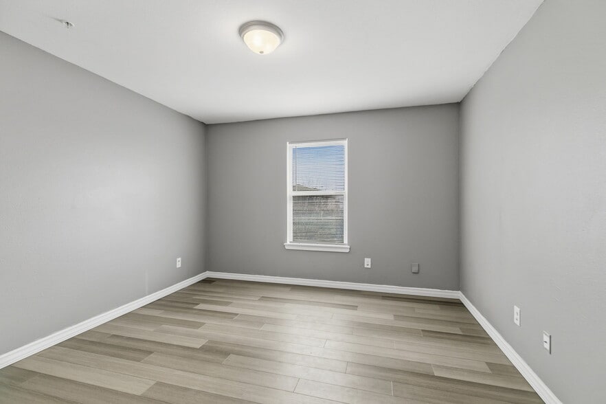 More Photos Of 1318 Avenue A, South Houston Apartments For Sale