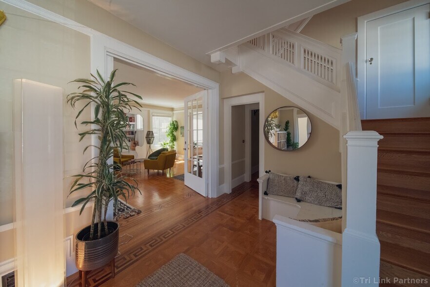 More Photos Of 435 Vernon St, Oakland Specialty For Sale