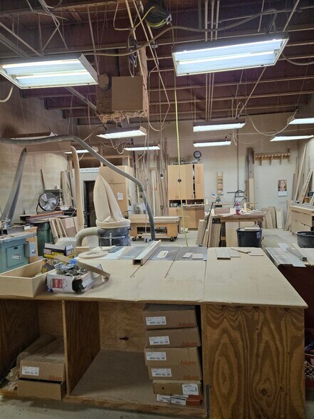 More Photos Of 9906-9924 Canoga Ave, Chatsworth Warehouse For Lease