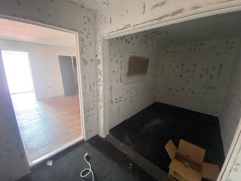 More Photos Of 4810 W Glendale Ave, Glendale Office For Sale