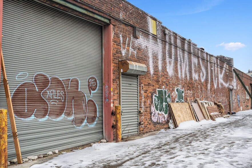 More Photos Of 15 N 15th St, Brooklyn Warehouse For Lease