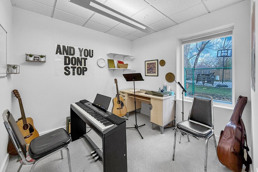 Primary Photo Of 4001 Ingersoll Ave, Des Moines Office For Sale