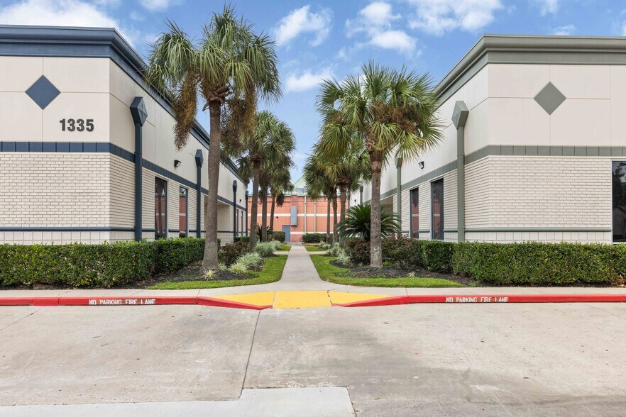 More Photos Of 1335 Space Park Dr, Houston Office For Lease