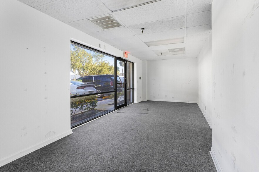 More Photos Of 1979 10th Ave N, Lake Worth Beach Light Distribution For Sale