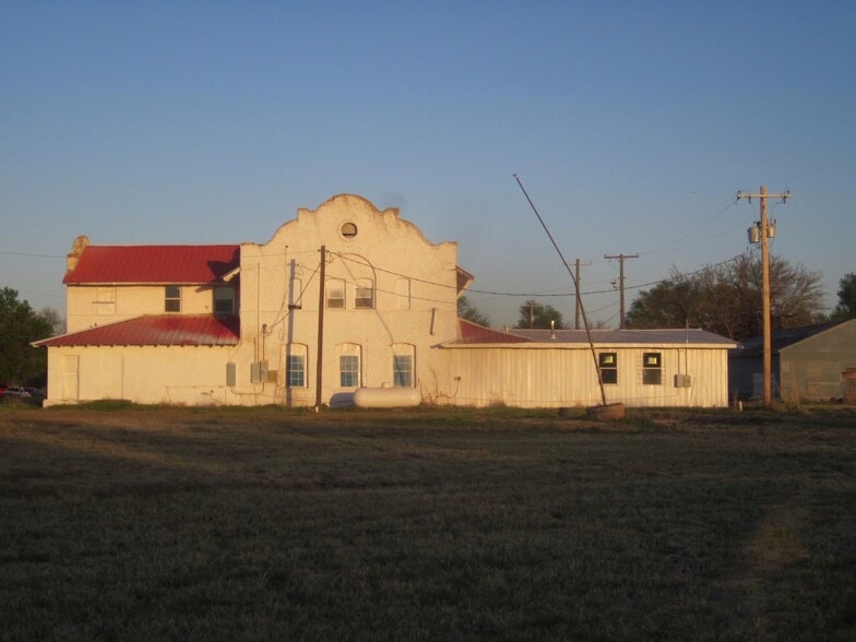 More Photos Of 207 10th St NW, Childress Lodge Meeting Hall For Sale