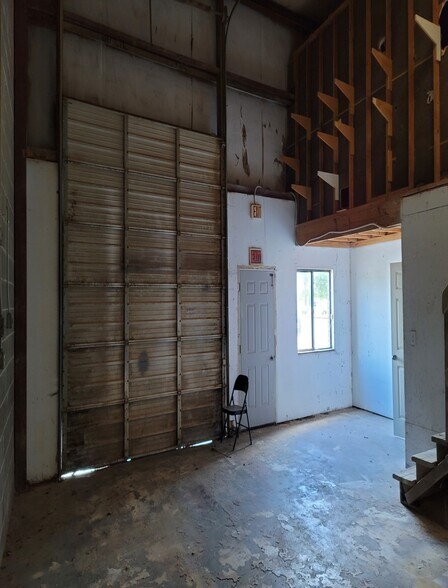 More Photos Of 809 Professional Pl W, Chesapeake Light Manufacturing For Sale