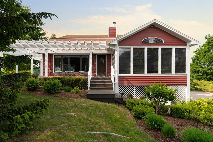 More Photos Of 10343 E Hilltop Rd, Suttons Bay Winery Vineyard For Sale