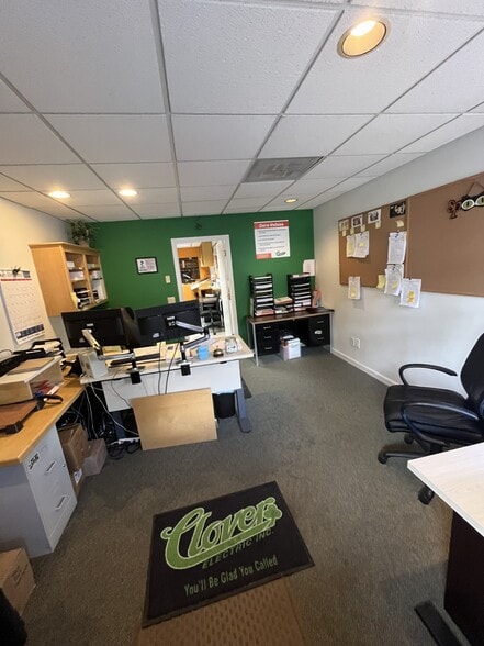 More Photos Of 17111 Munn Rd, Chagrin Falls Light Manufacturing For Sale