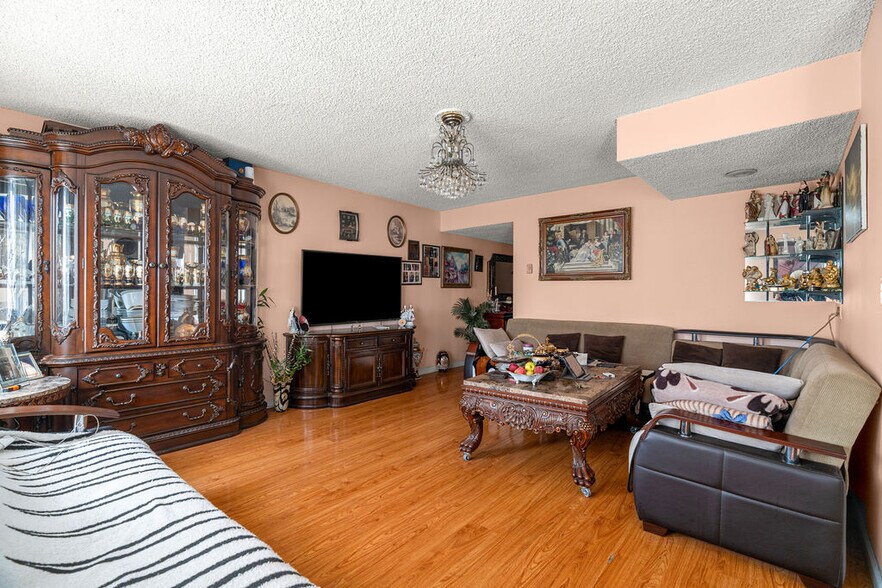 More Photos Of 1825 N Gramercy Pl, Los Angeles Apartments For Sale