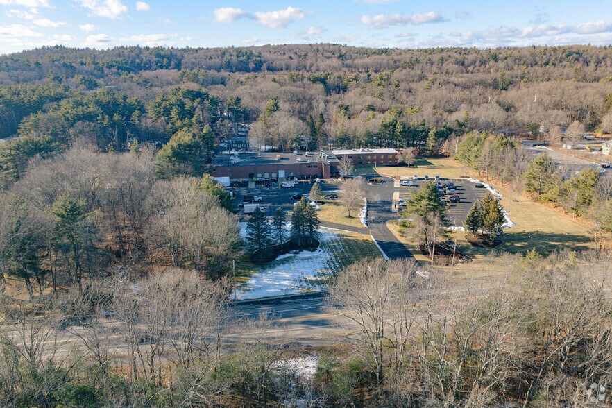 More Photos Of 86 Leominster Rd, Sterling Warehouse For Lease