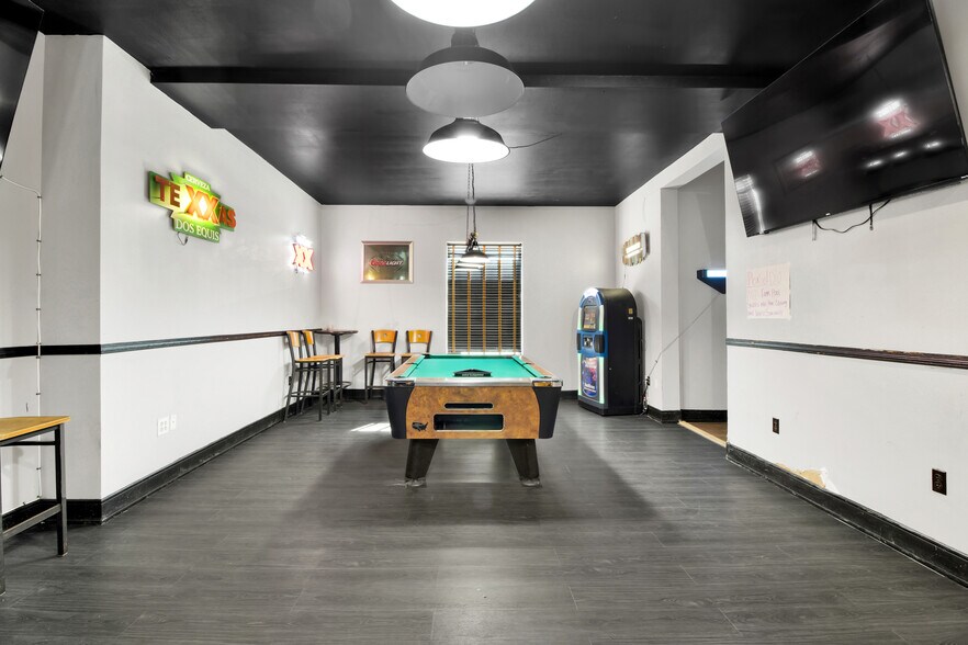 More Photos Of 410 Us Highway 79 S, Henderson Hotel For Sale