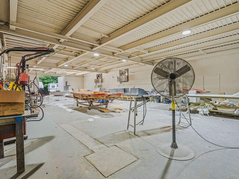 More Photos Of 1002 Douglas Ave, Opp Manufacturing For Lease