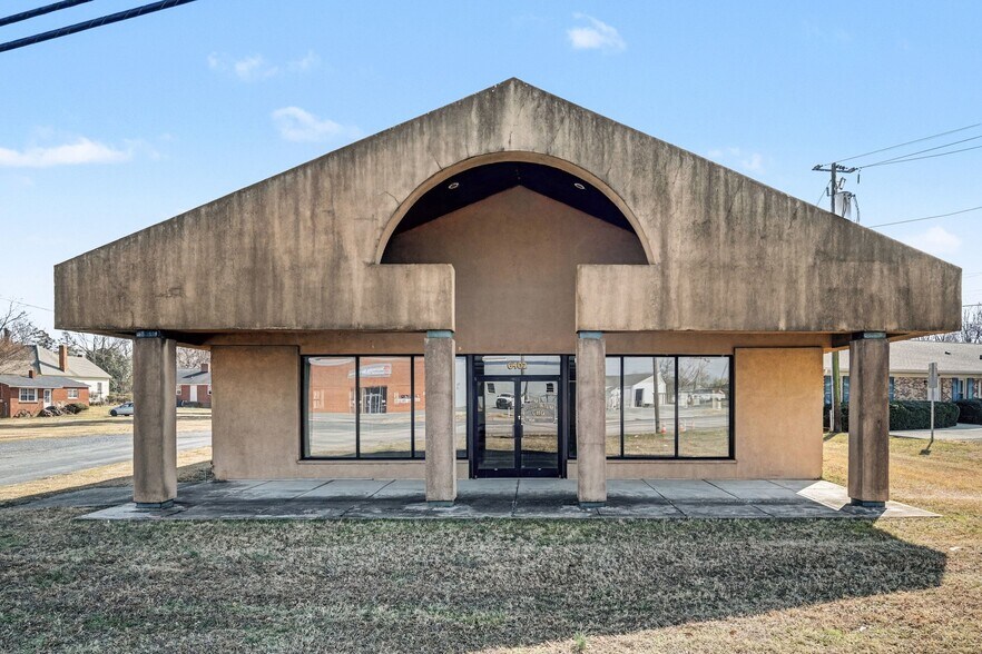 More Photos Of 6402 W Marshville Blvd, Marshville Showroom For Lease
